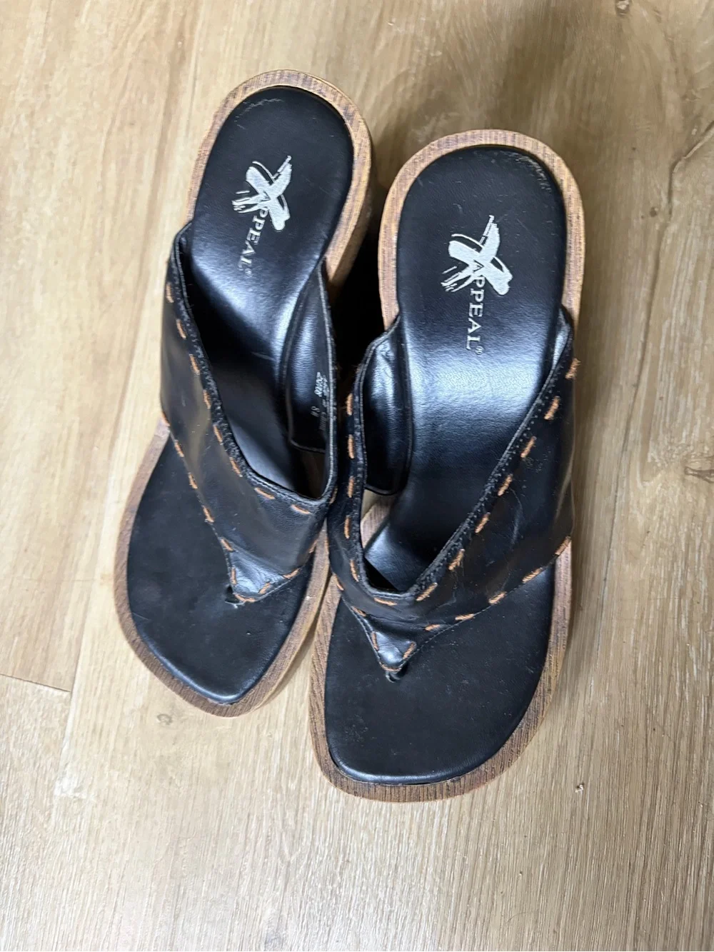VINTAGE Xappeal Black Wedge Thong Sandals with Wood-Effect Platform